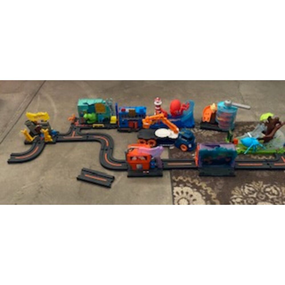 Hot Wheels City Playset Track Lot Crocodile Power Plant Octopus Spider
